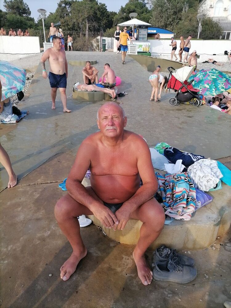  39880080  Oleg, 63 ,    