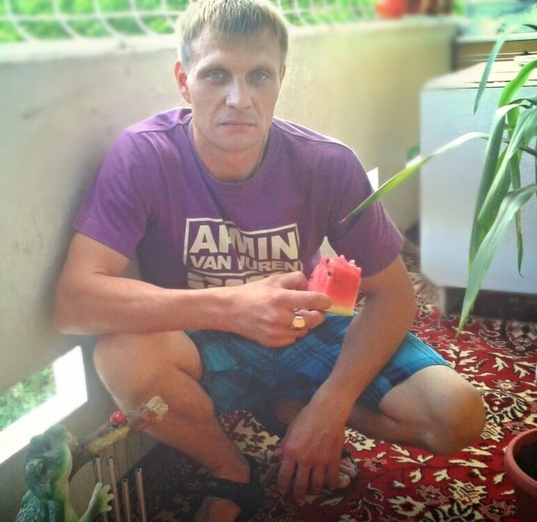  35152030  Vadim, 45 ,    