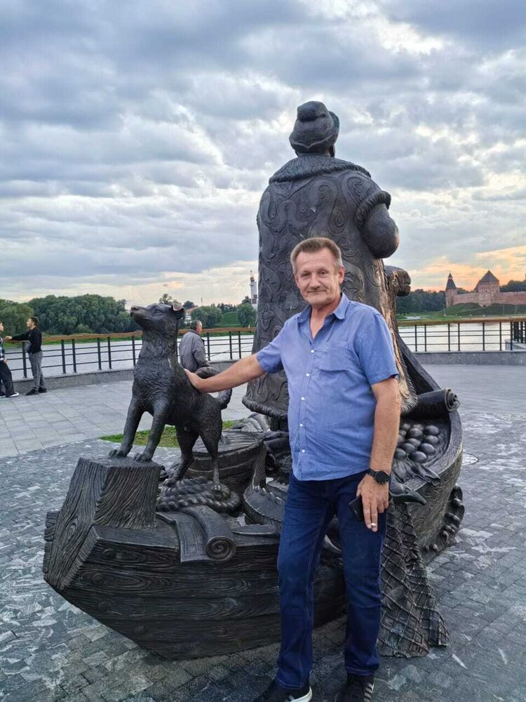  45038070  Gennady, 53 ,    