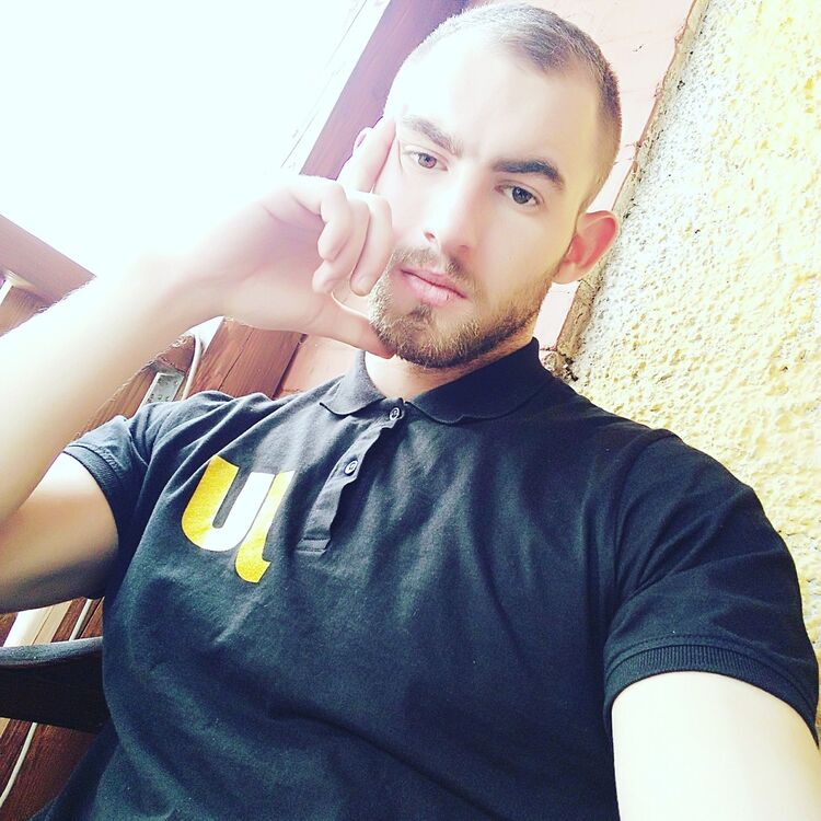  ,   Viktor, 30 ,   