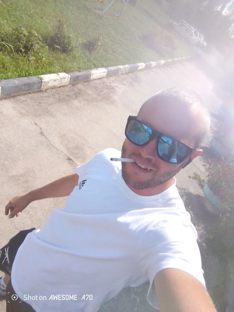  45529150  Denis, 33 ,    