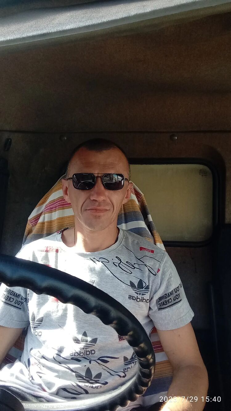  37225030  Kostya, 41 ,    