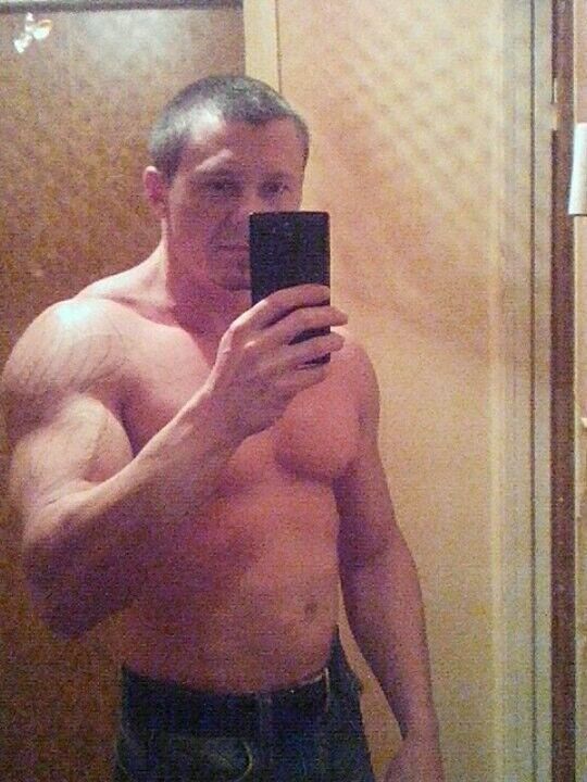  10049830  Aleksandr, 44 ,     