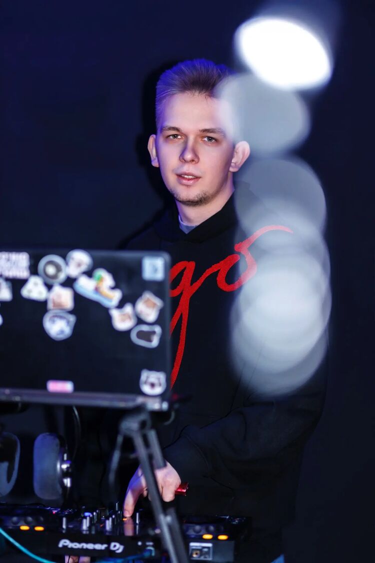  ,    , 24 ,   ,   