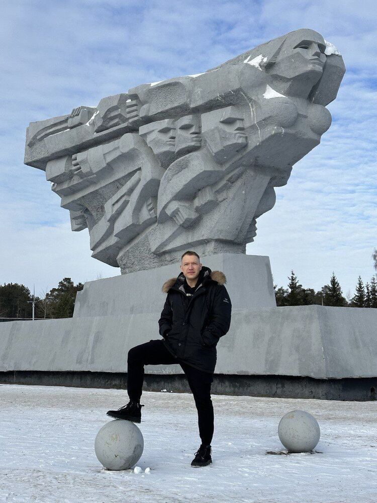  ,   Artyom, 35 ,   ,   