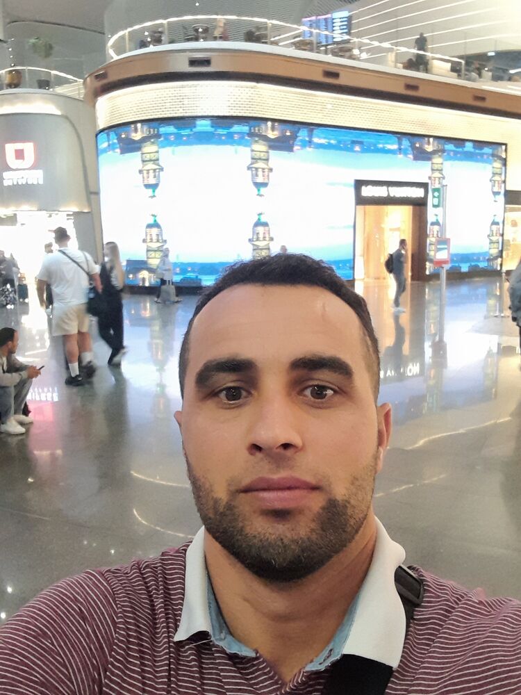  37830170  Abubakr, 35 ,    