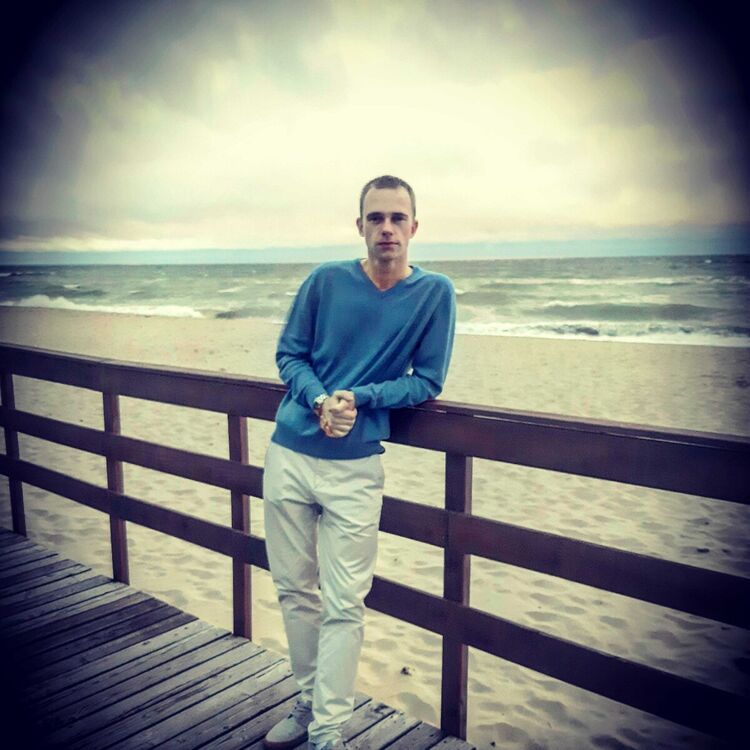  21221770  Denis, 33 ,    