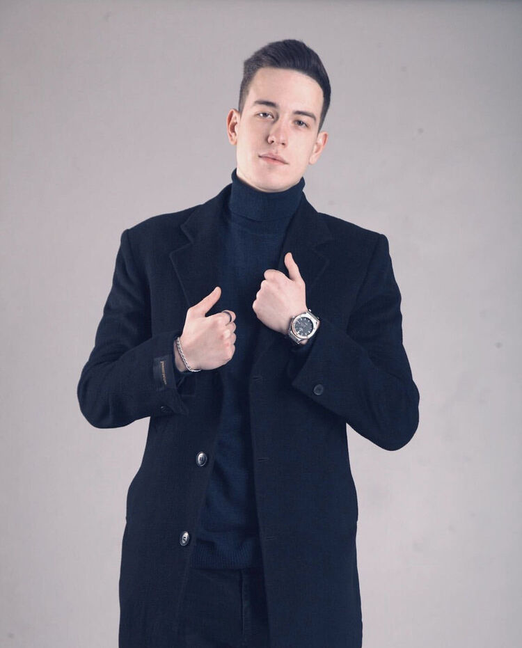  27271290  Octavian, 26 ,    