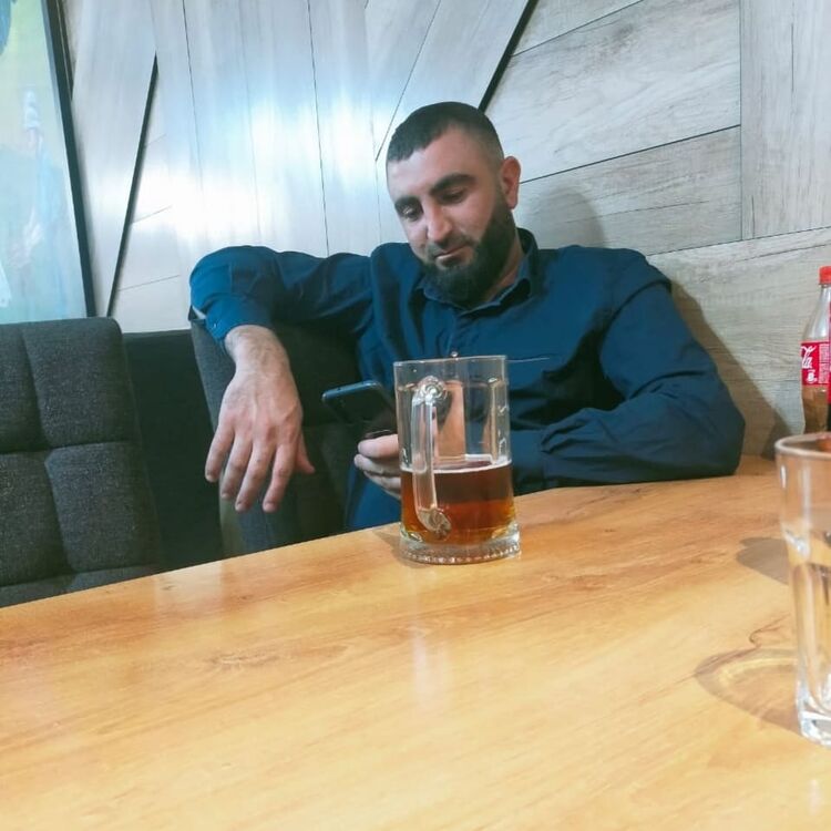  41694410  Suleiman, 31 ,     