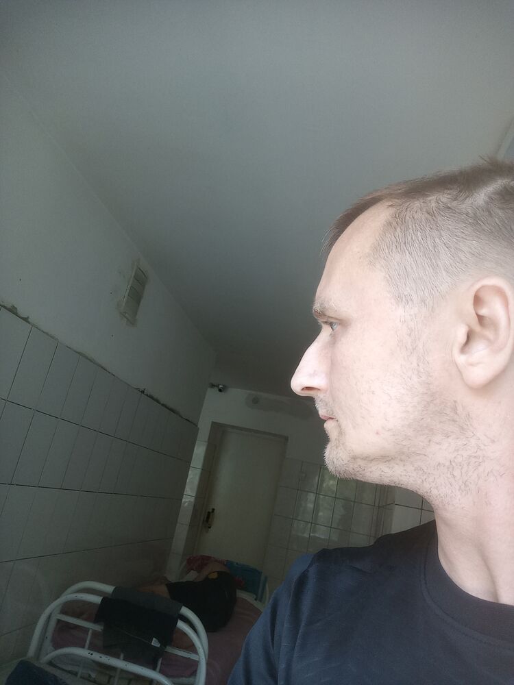  44645190  Denis, 40 ,     