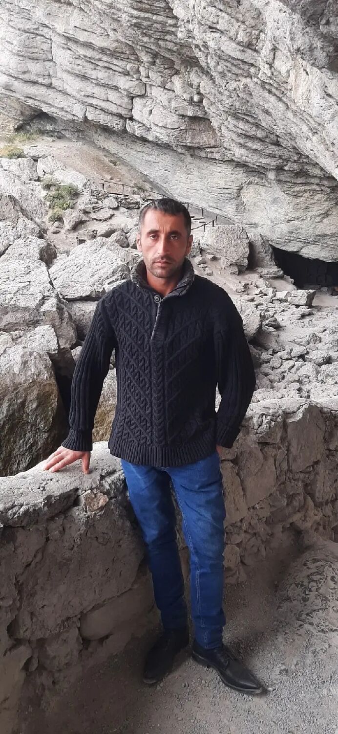  37740770  Varos, 34 ,    