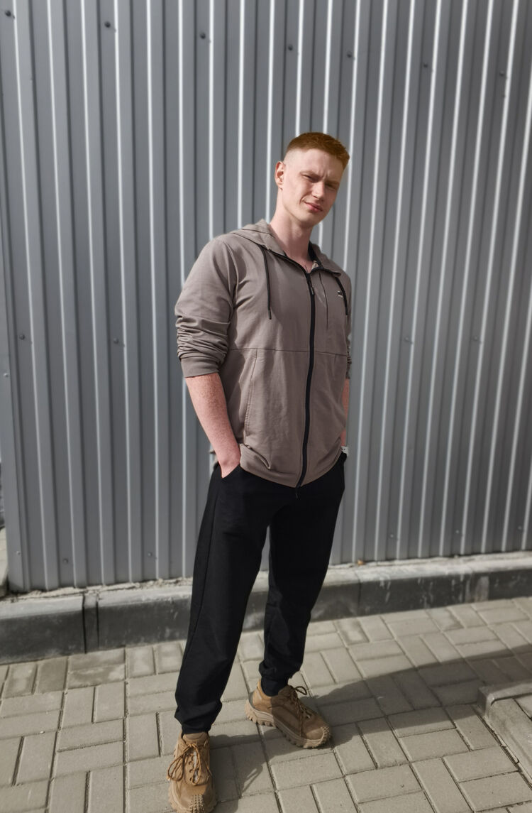  53685030  Alexander, 25 ,    