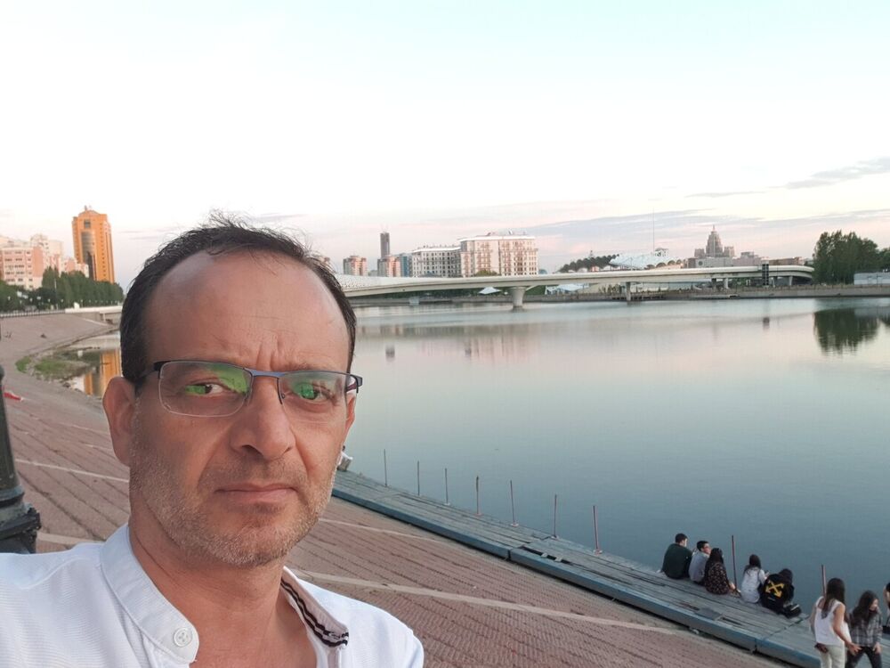  20623140  Hakam, 51 ,    