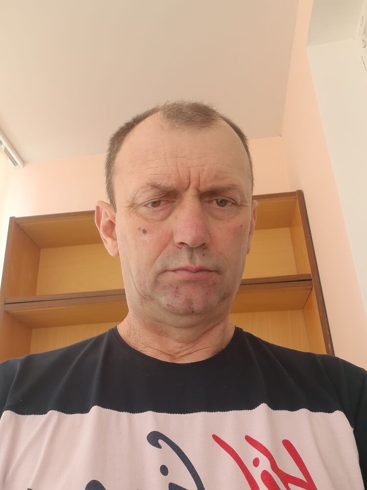  33168680  Milan, 52 ,     