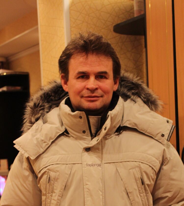  5317940  Serge, 60 ,     