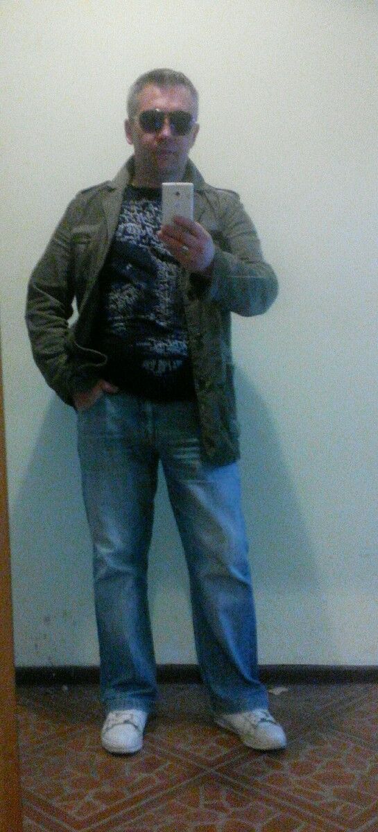  9439880  Maksim, 46 ,    