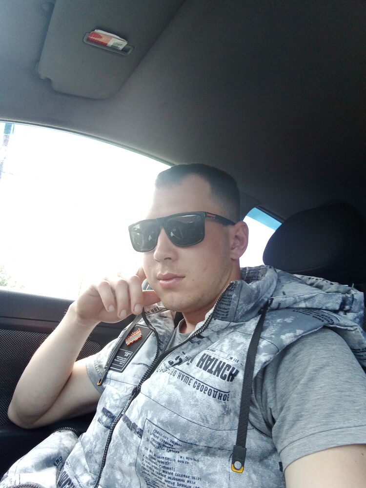  27483520  Alexander, 27 ,    