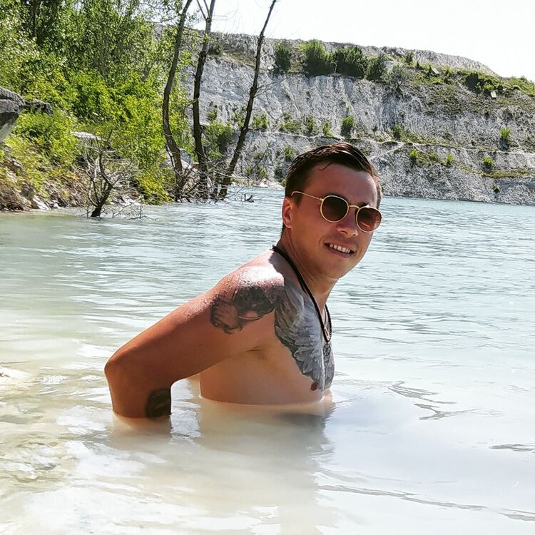  44048920  Koko, 34 ,    