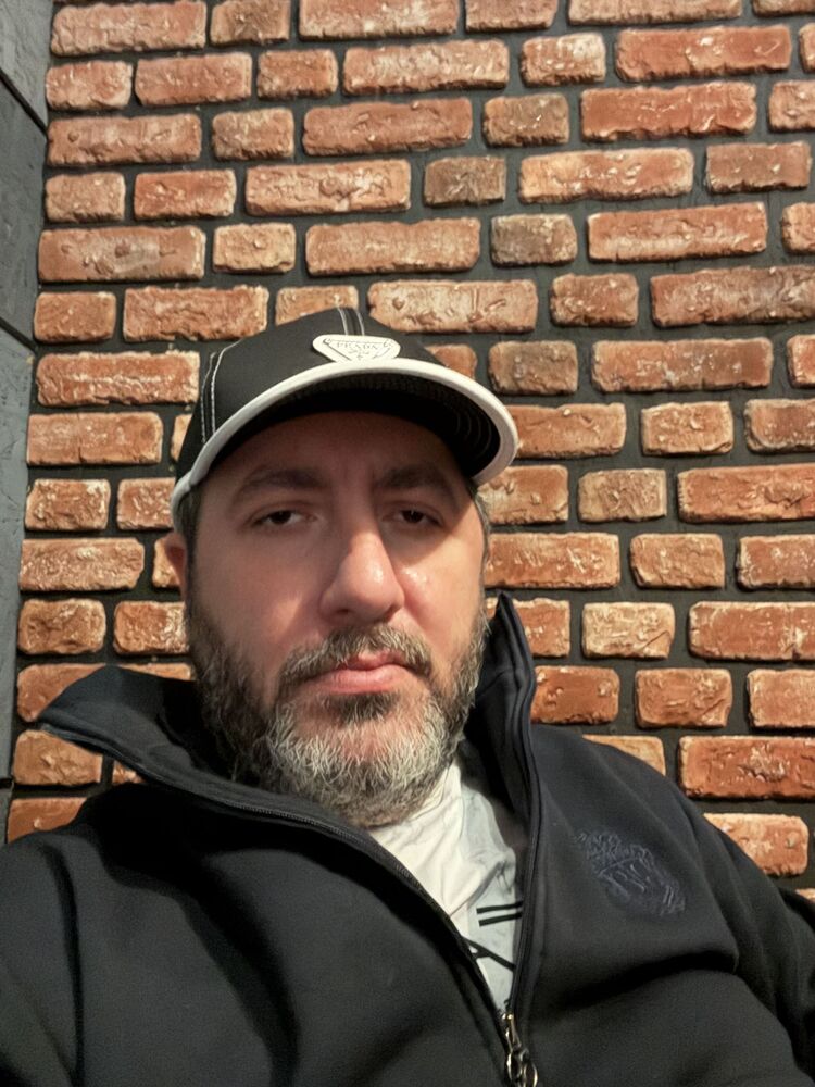  54814460  Gvadi, 40 ,    