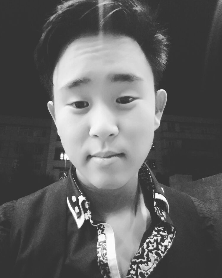  19231420  Aleks, 26 ,    