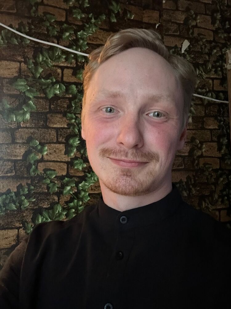  54028140  Vladimir, 32 ,    