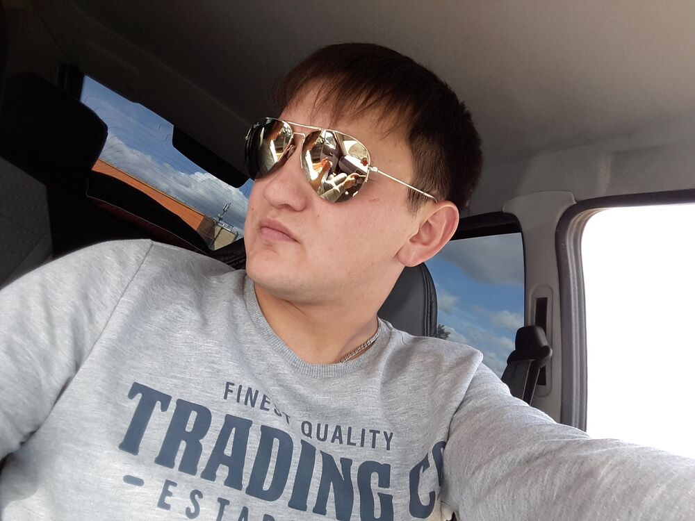  30334990  Artur, 38 ,    