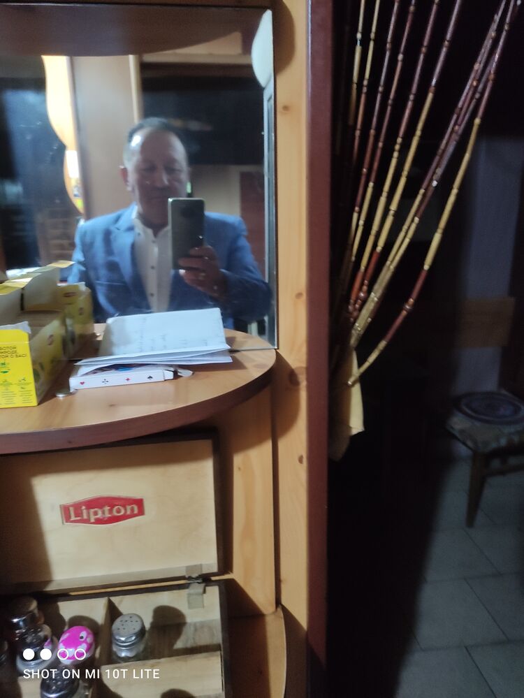  46346420  Artur, 44 ,    