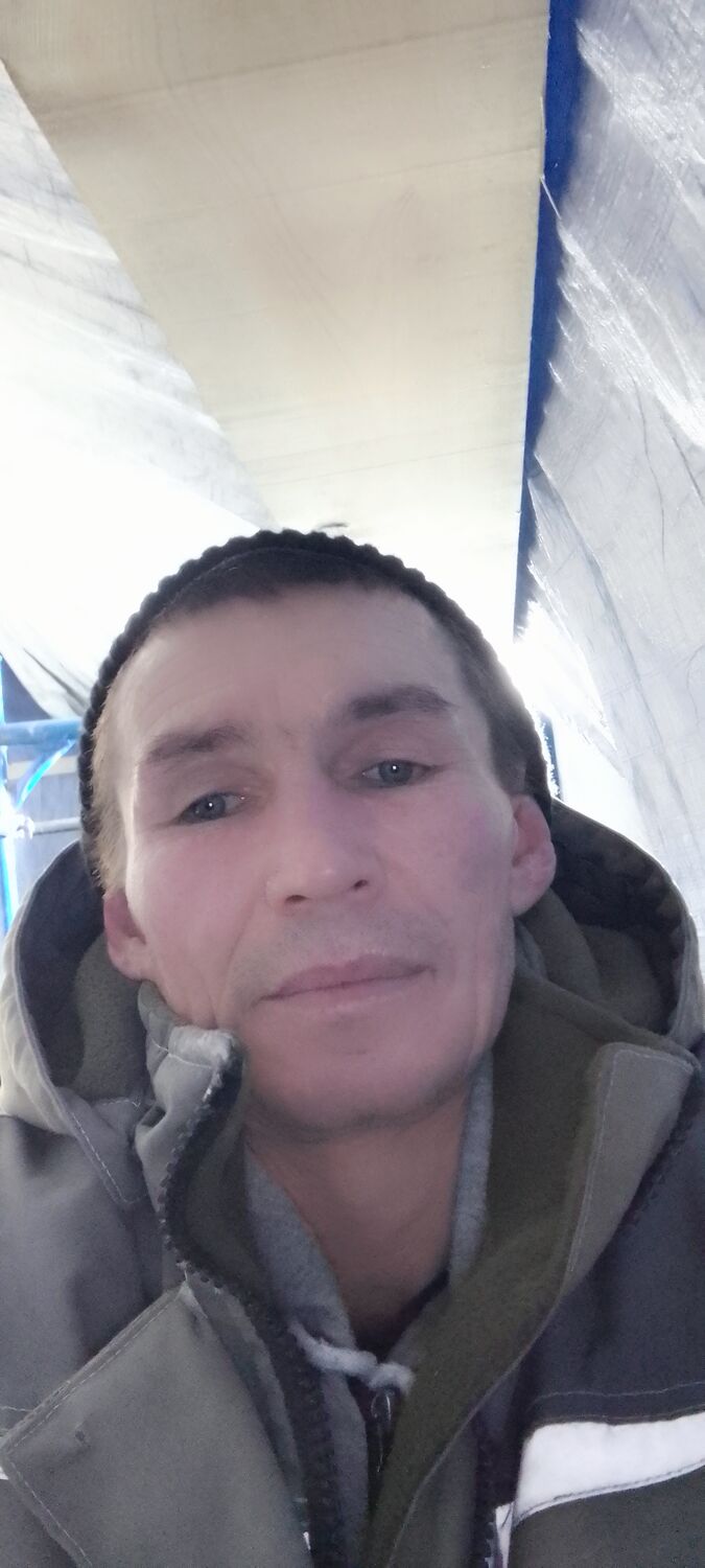  ,   Alex, 42 ,   ,   
