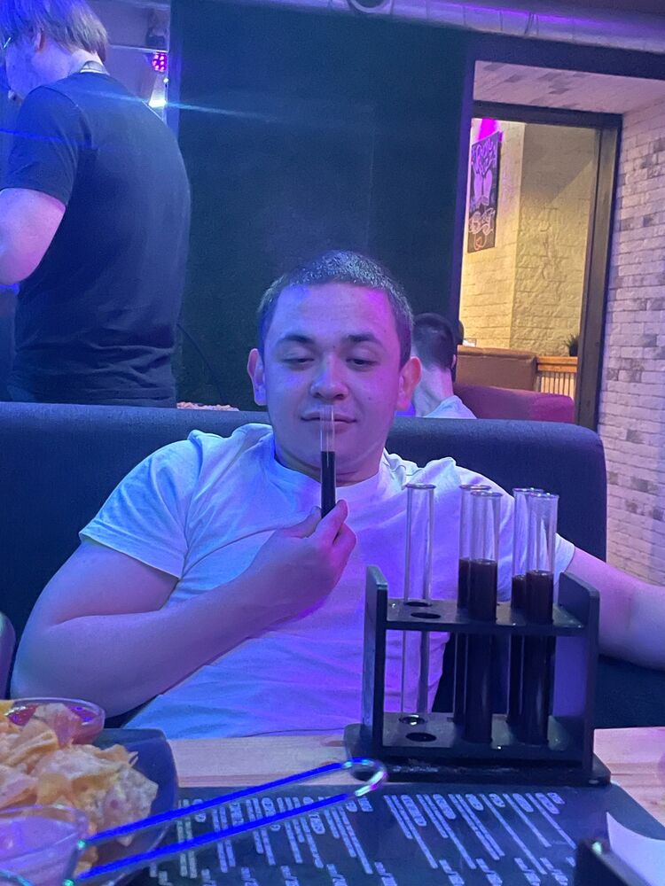  52085310  Naum, 22 ,    