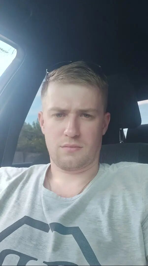  47203270  Viktor, 31 ,    