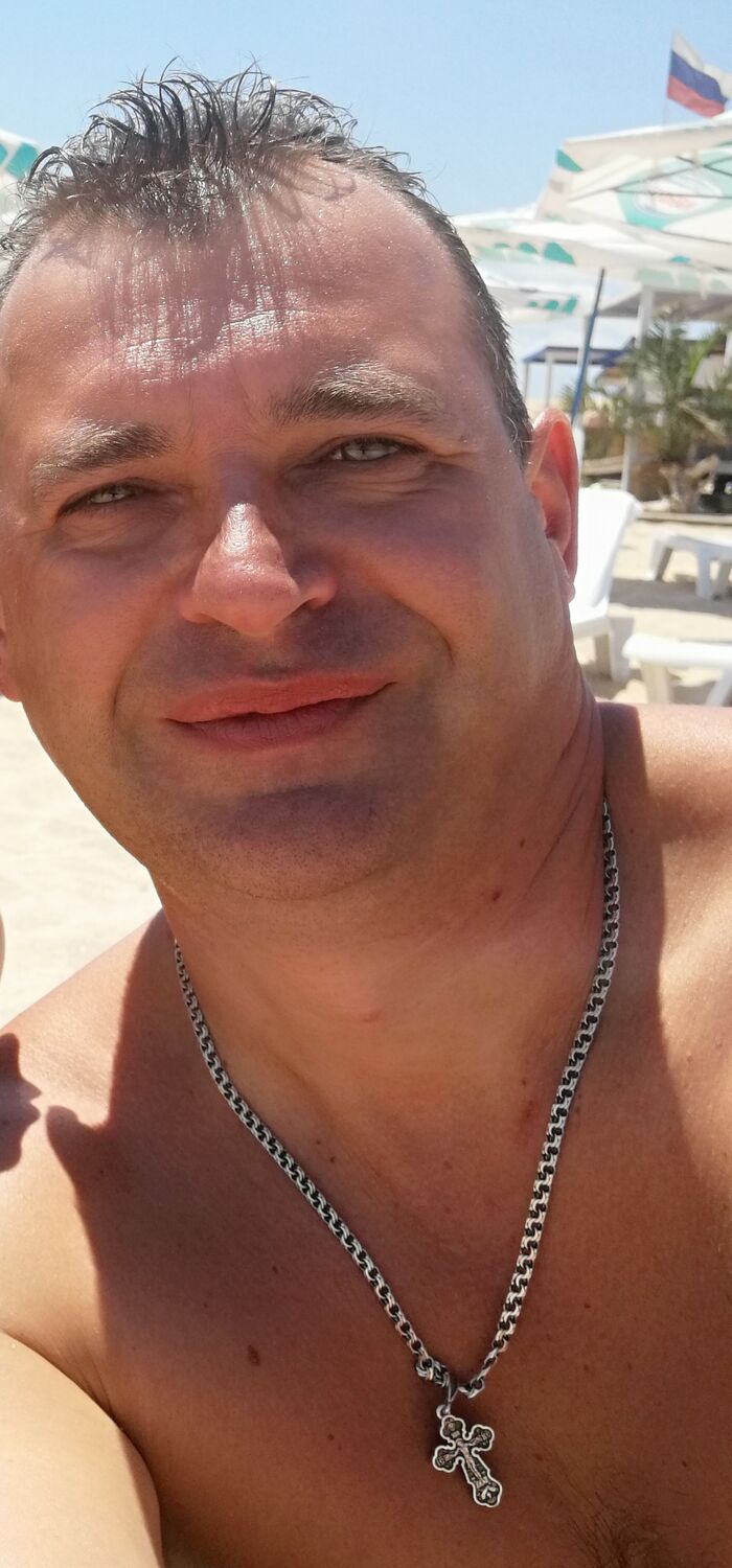  37176170  Sergei, 42 ,    