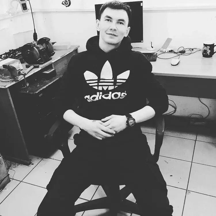  31346970  Daniar, 29 ,    