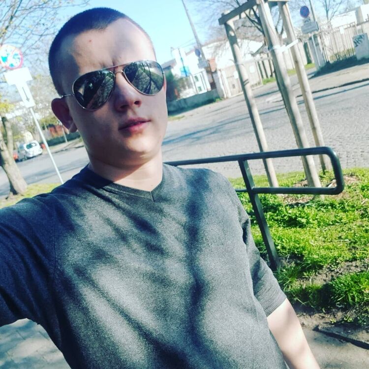  20908200  Bogdan, 27 ,    