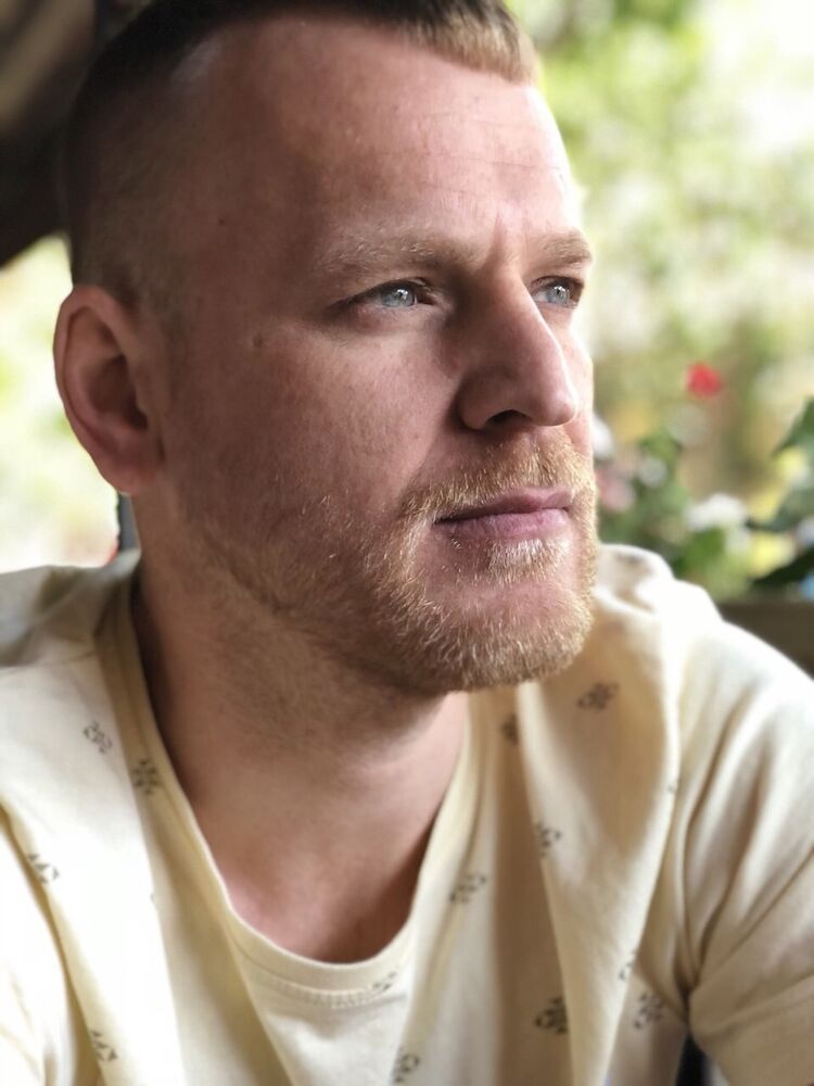  ,   Petr, 44 ,  