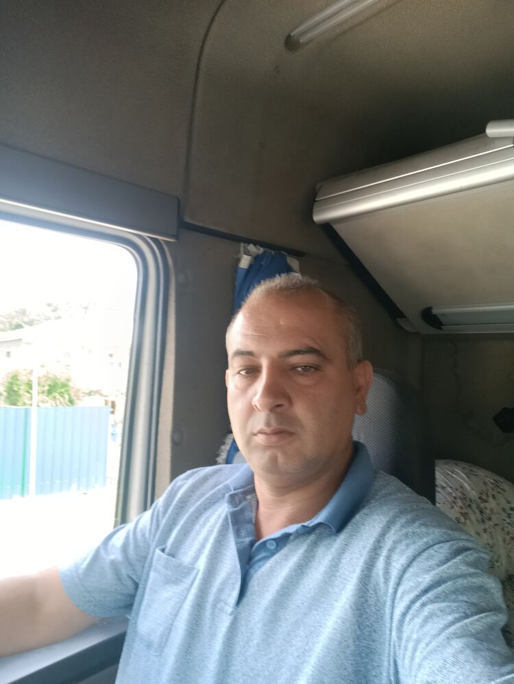  44358620  Mehmet, 48 ,    