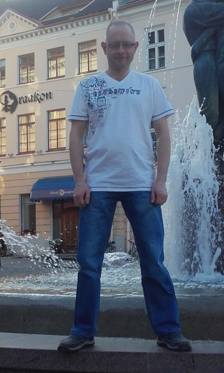  7609920  Aleksei, 49 ,    
