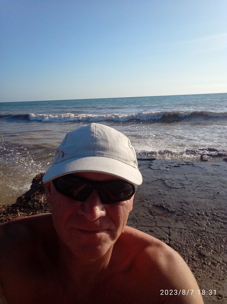 36859580  Andrei, 60 ,    