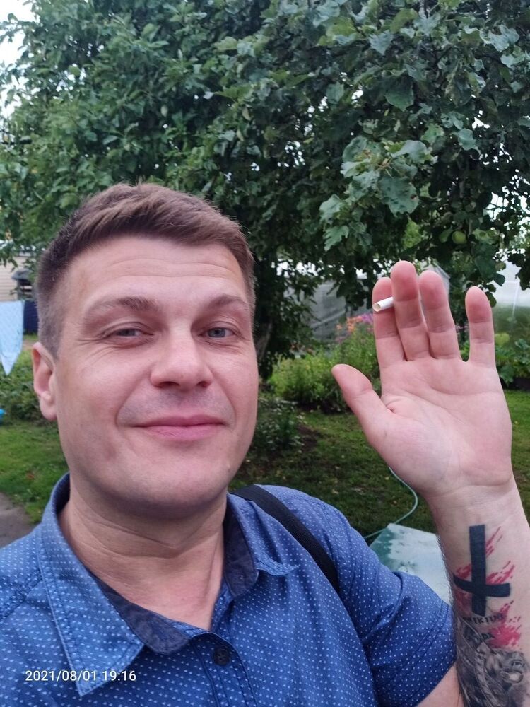  37953840  Mikhail, 42 ,    -