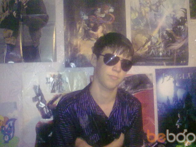  ,   Maikl, 32 ,   