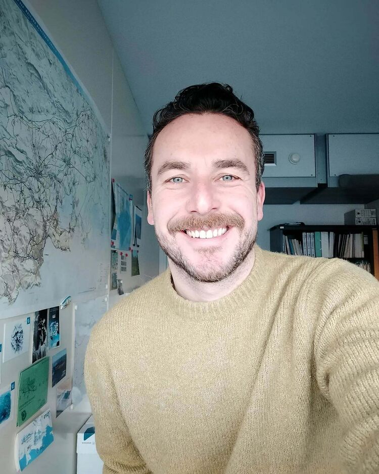  49477420  Konstantin, 40 ,    -