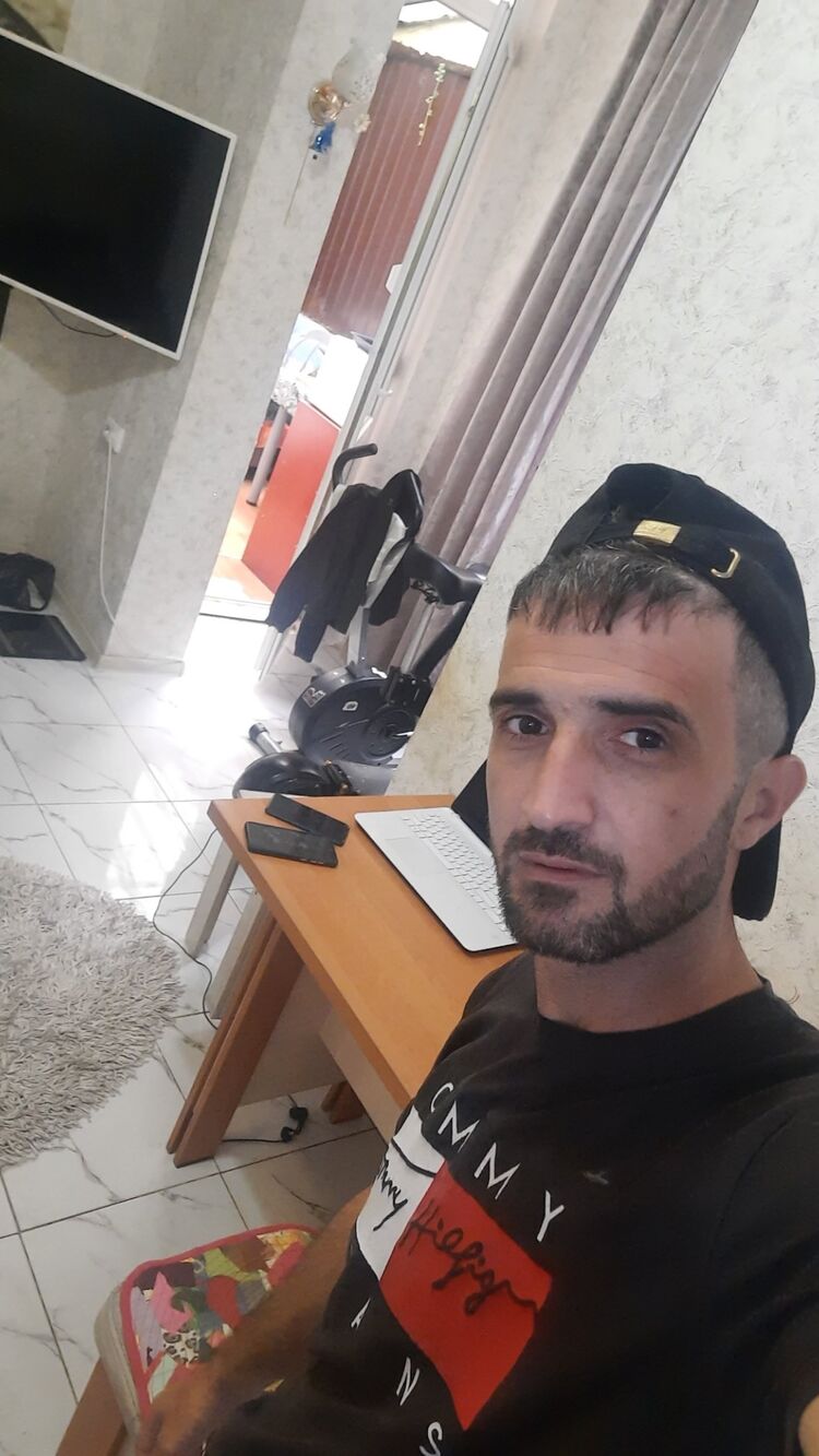  ,   Arman, 38 ,   ,   