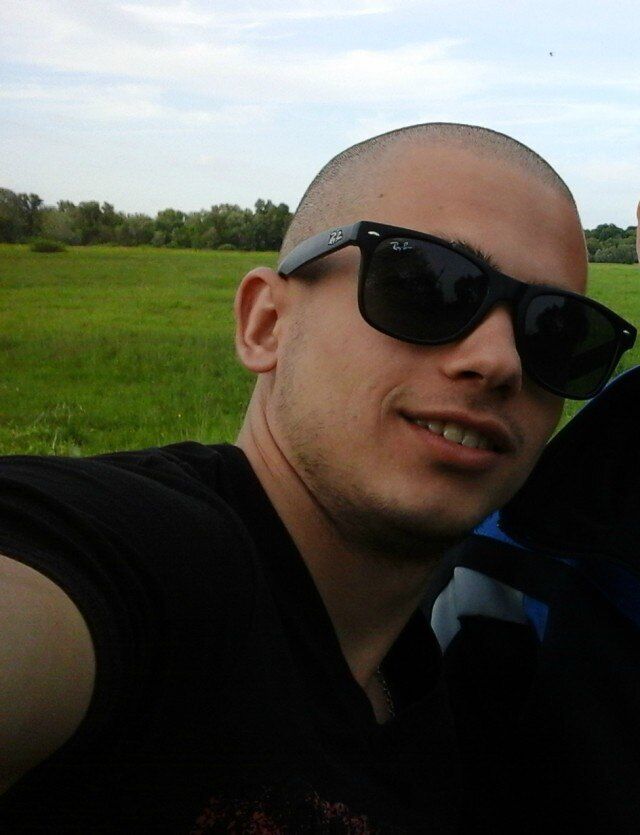  32919600  Vladislav, 31 ,    