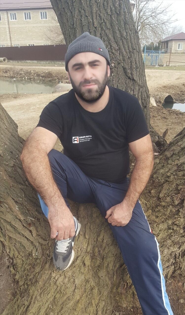  34943890  Ali, 43 ,    