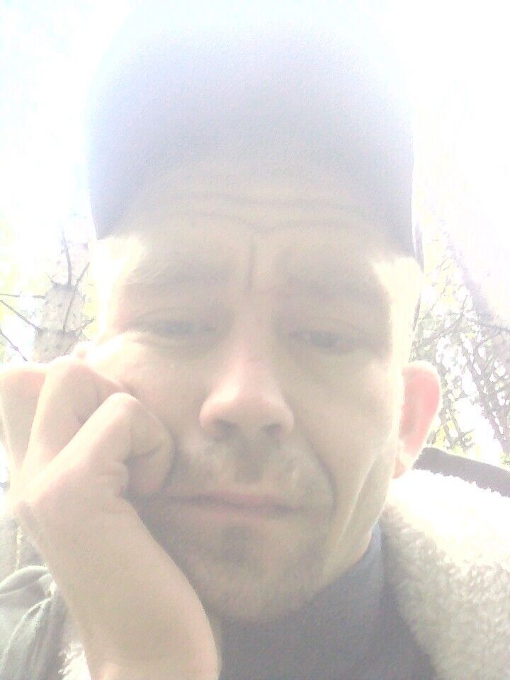  31876520  Viktor, 37 ,    