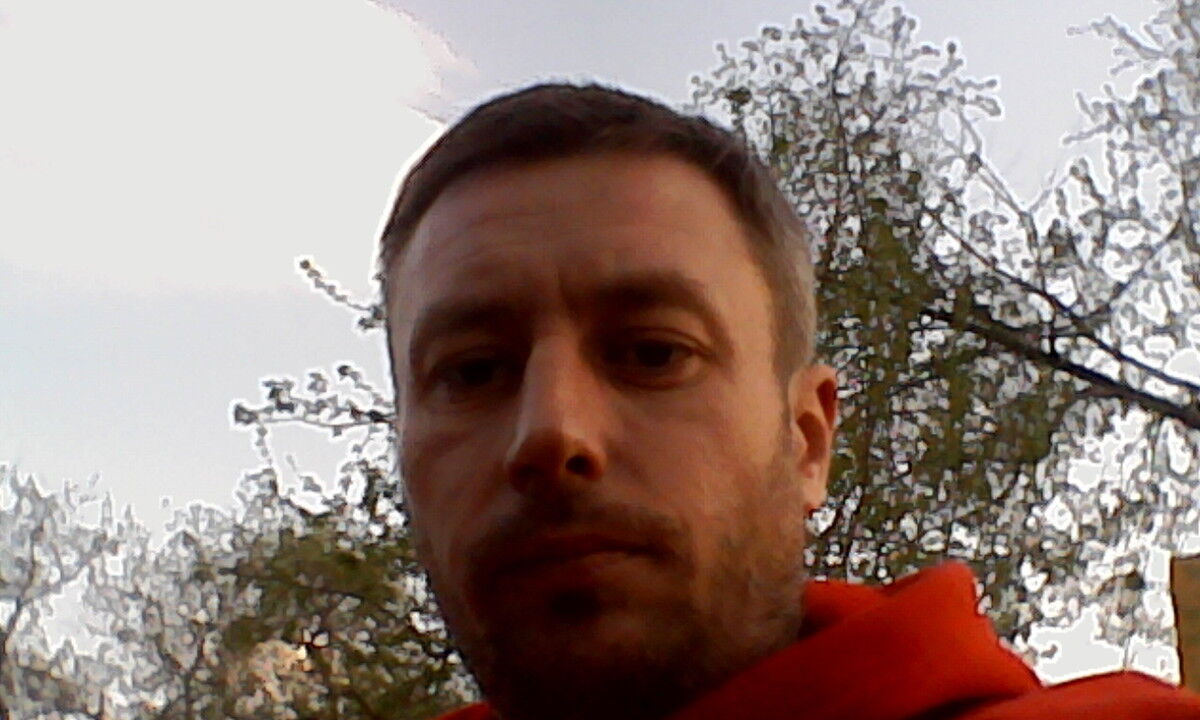  9445870  Dmitri, 42 ,    