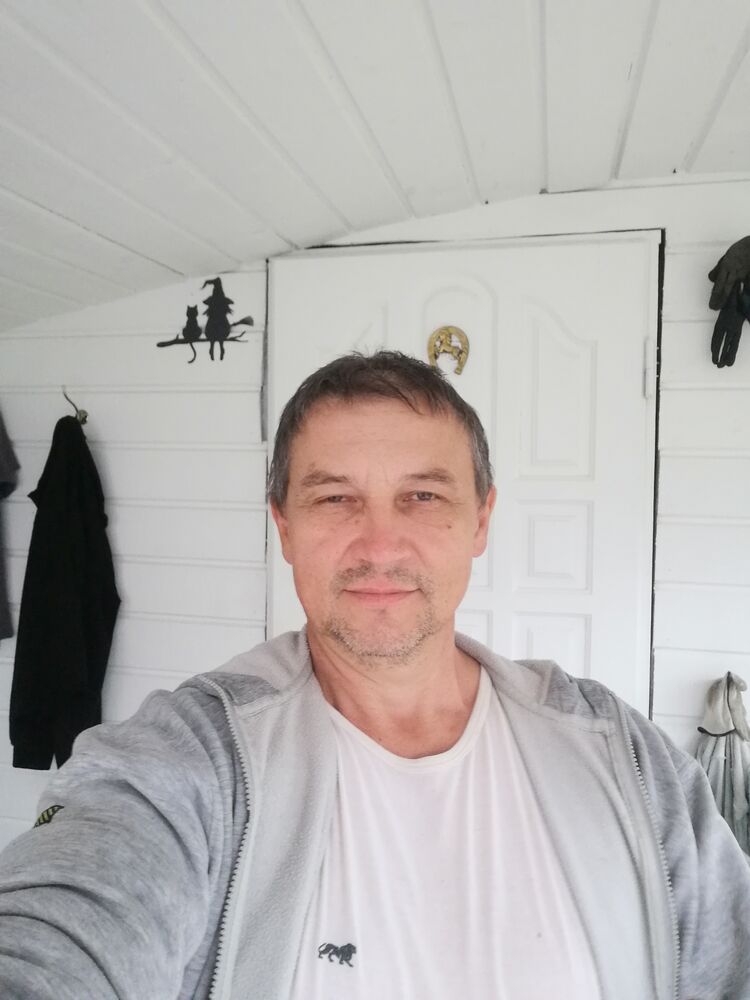  52836830  Sergej, 54 ,    