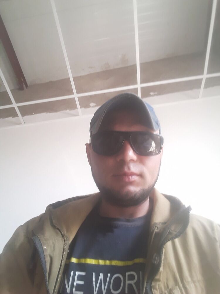  20202620  Sergei, 41 ,    