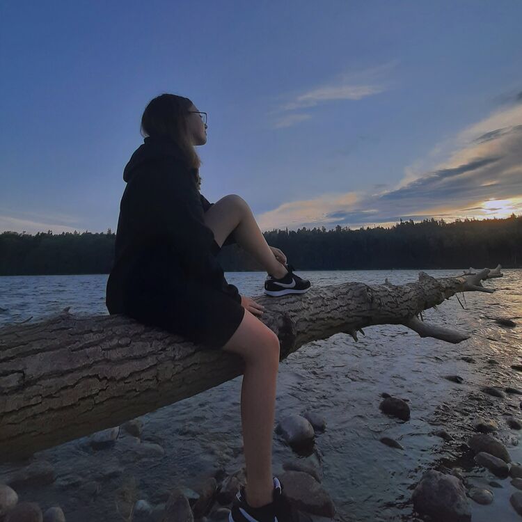  26546290  Molmarii, 21 ,    