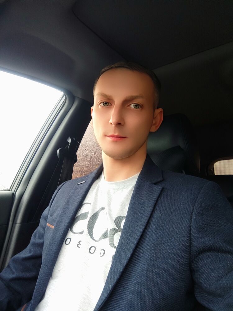  40795660  Andrei, 32 ,    