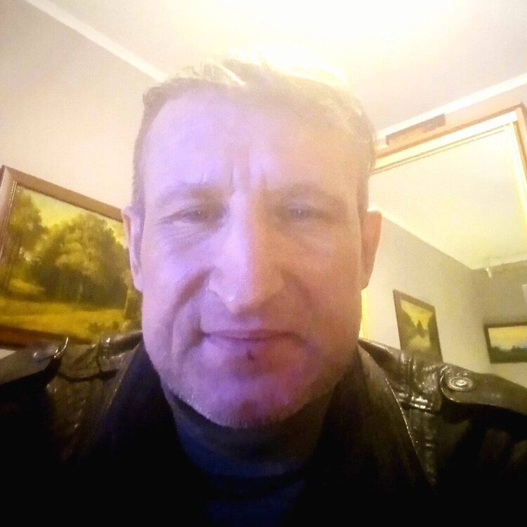  45628900  Viktor, 49 ,    
